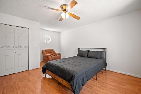 House in Miramar, Florida 5 bedrooms, 242.2 sq.m. № 2399971 - photo 19