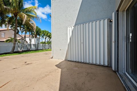 House in Miramar, Florida 5 bedrooms, 242.2 sq.m. № 2399971 - photo 25