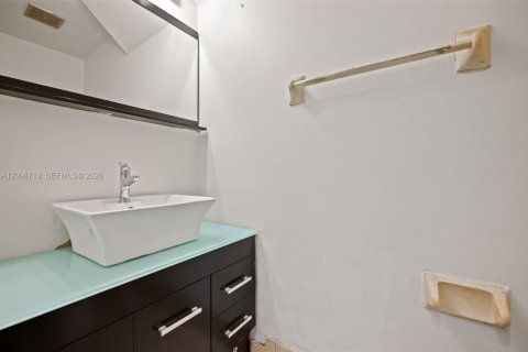House in Miramar, Florida 5 bedrooms, 242.2 sq.m. № 2399971 - photo 11