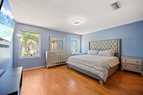 House in Miramar, Florida 5 bedrooms, 242.2 sq.m. № 2399971 - photo 13