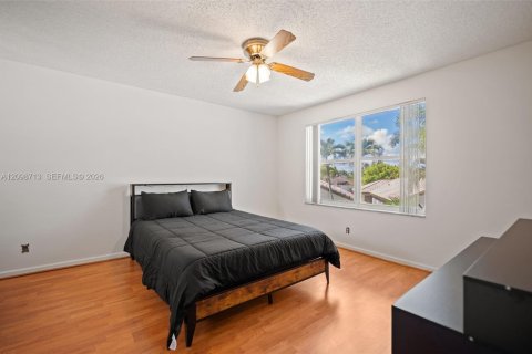 House in Miramar, Florida 5 bedrooms, 242.2 sq.m. № 2399971 - photo 18