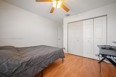 House in Miramar, Florida 5 bedrooms, 242.2 sq.m. № 2399971 - photo 23