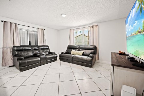 House in Miramar, Florida 5 bedrooms, 242.2 sq.m. № 2399971 - photo 5