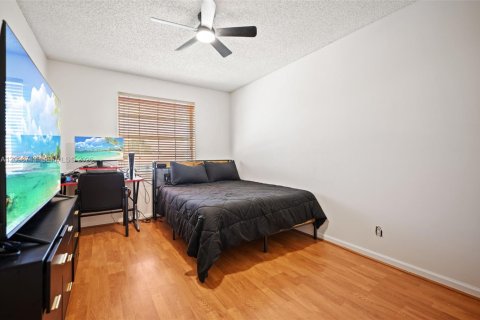 House in Miramar, Florida 5 bedrooms, 242.2 sq.m. № 2399971 - photo 20