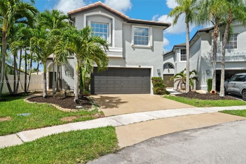 House in Miramar, Florida 5 bedrooms, 242.2 sq.m. № 2399971 - photo 2