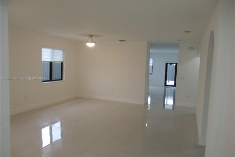 Villa ou maison à louer à Homestead, Floride: 4 chambres, 216.37 m2 № 2402210 - photo 2