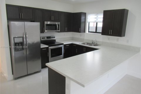 Villa ou maison à louer à Homestead, Floride: 4 chambres, 216.37 m2 № 2402210 - photo 5