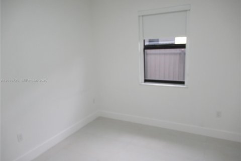 Villa ou maison à louer à Homestead, Floride: 4 chambres, 216.37 m2 № 2402210 - photo 8
