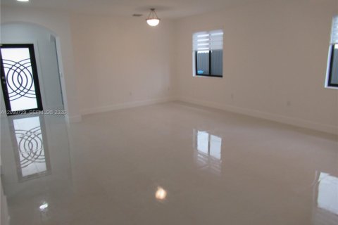 Villa ou maison à louer à Homestead, Floride: 4 chambres, 216.37 m2 № 2402210 - photo 3