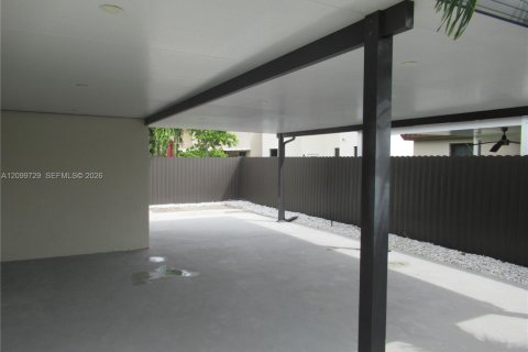 Villa ou maison à louer à Homestead, Floride: 4 chambres, 216.37 m2 № 2402210 - photo 15