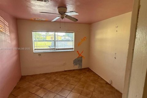 Propiedad comercial en venta en Riviera Beach, Florida, 263.66 m2 № 1990662 - foto 16