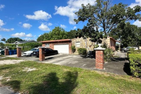 Propiedad comercial en venta en Riviera Beach, Florida, 263.66 m2 № 1990662 - foto 8