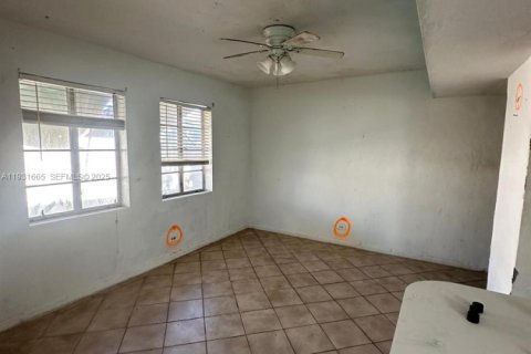 Propiedad comercial en venta en Riviera Beach, Florida, 263.66 m2 № 1990662 - foto 3