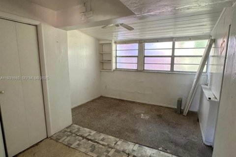 Propiedad comercial en venta en Riviera Beach, Florida, 263.66 m2 № 1990662 - foto 13