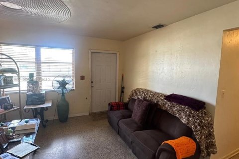 Propiedad comercial en venta en Riviera Beach, Florida, 263.66 m2 № 1990662 - foto 7