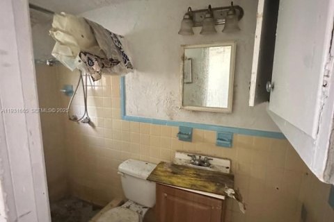 Propiedad comercial en venta en Riviera Beach, Florida, 263.66 m2 № 1990662 - foto 11