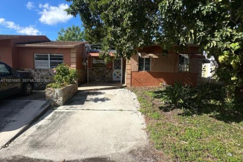Propiedad comercial en venta en Riviera Beach, Florida, 263.66 m2 № 1990662 - foto 10