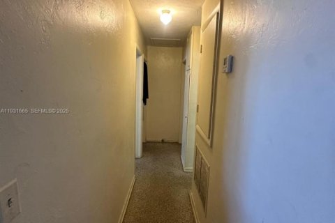 Propiedad comercial en venta en Riviera Beach, Florida, 263.66 m2 № 1990662 - foto 6