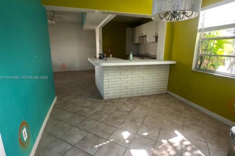 Propiedad comercial en venta en Riviera Beach, Florida, 263.66 m2 № 1990662 - foto 1