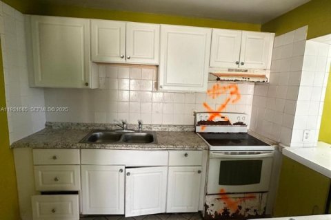 Propiedad comercial en venta en Riviera Beach, Florida, 263.66 m2 № 1990662 - foto 14