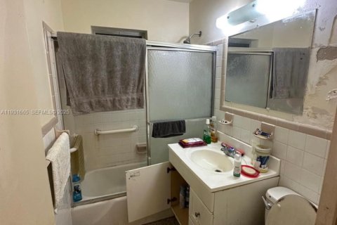 Propiedad comercial en venta en Riviera Beach, Florida, 263.66 m2 № 1990662 - foto 25