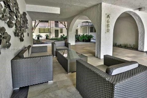 Copropriété à vendre à Miami, Floride: 1 chambre, 67.17 m2 № 2246129 - photo 12