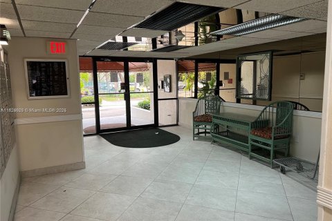Condominio en venta en Lauderhill, Florida, 2 dormitorios, 100.8 m2 № 1979355 - foto 2