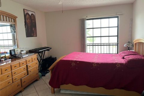 Condominio en venta en Lauderhill, Florida, 2 dormitorios, 100.8 m2 № 1979355 - foto 9