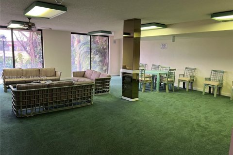 Condominio en venta en Lauderhill, Florida, 2 dormitorios, 100.8 m2 № 1979355 - foto 6
