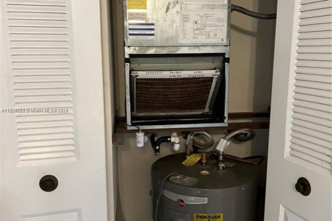 Condominio en venta en Lauderhill, Florida, 2 dormitorios, 100.8 m2 № 1979355 - foto 10