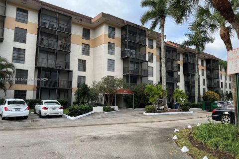 Condominio en venta en Lauderhill, Florida, 2 dormitorios, 100.8 m2 № 1979355 - foto 1