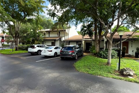 Townhouse in Miami, Florida 2 bedrooms, 130.06 sq.m. № 2087948