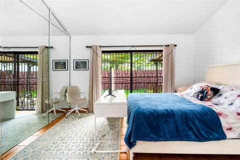 Townhouse in Miami, Florida 2 bedrooms, 130.06 sq.m. № 2087948 - photo 23