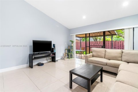 Townhouse in Miami, Florida 2 bedrooms, 130.06 sq.m. № 2087948 - photo 11