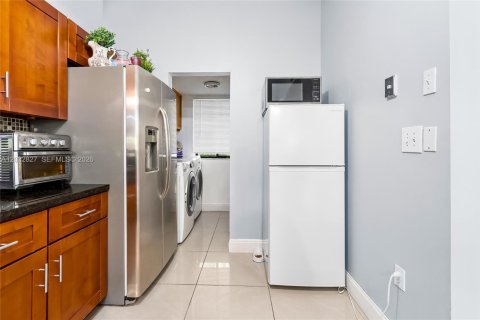 Townhouse in Miami, Florida 2 bedrooms, 130.06 sq.m. № 2087948 - photo 6