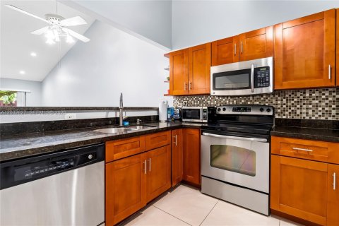 Townhouse in Miami, Florida 2 bedrooms, 130.06 sq.m. № 2087948 - photo 4