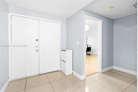 Townhouse in Miami, Florida 2 bedrooms, 130.06 sq.m. № 2087948 - photo 15