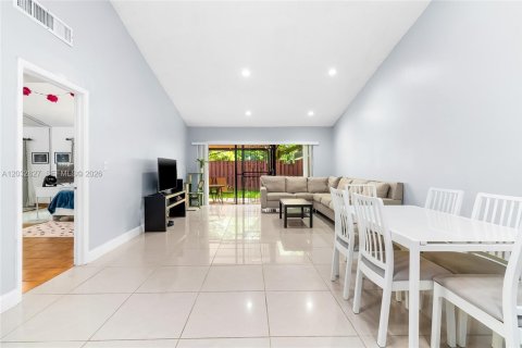 Townhouse in Miami, Florida 2 bedrooms, 130.06 sq.m. № 2087948 - photo 9