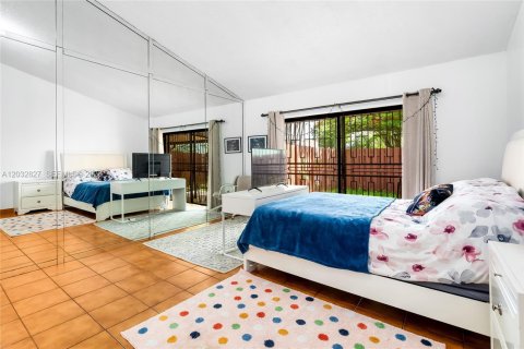 Townhouse in Miami, Florida 2 bedrooms, 130.06 sq.m. № 2087948 - photo 22