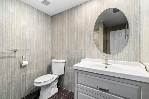 Townhouse in Miami, Florida 2 bedrooms, 130.06 sq.m. № 2087948 - photo 19