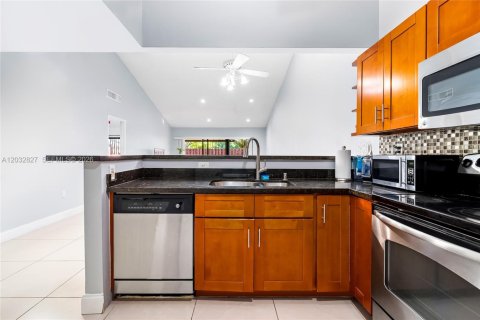 Townhouse in Miami, Florida 2 bedrooms, 130.06 sq.m. № 2087948 - photo 5