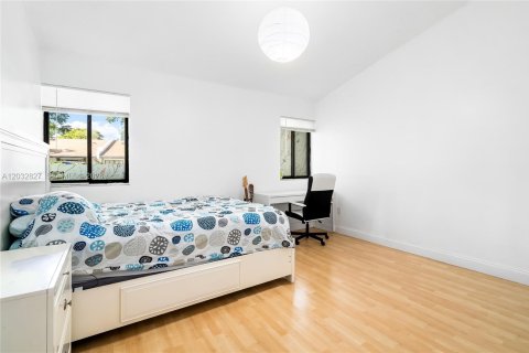 Townhouse in Miami, Florida 2 bedrooms, 130.06 sq.m. № 2087948 - photo 17