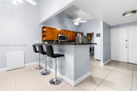 Townhouse in Miami, Florida 2 bedrooms, 130.06 sq.m. № 2087948 - photo 7