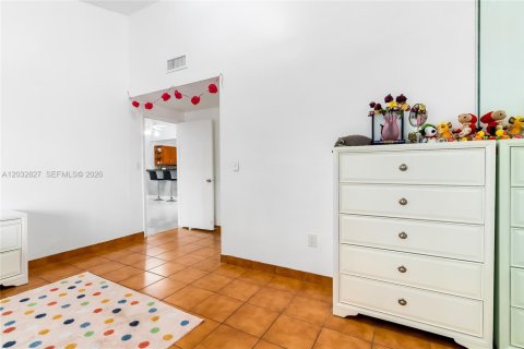 Townhouse in Miami, Florida 2 bedrooms, 130.06 sq.m. № 2087948 - photo 24