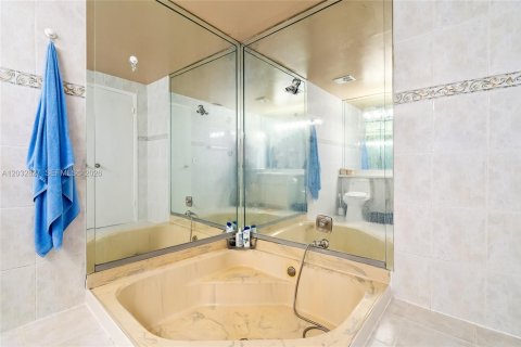 Townhouse in Miami, Florida 2 bedrooms, 130.06 sq.m. № 2087948 - photo 26
