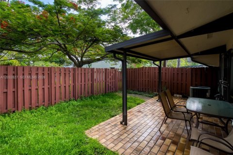 Townhouse in Miami, Florida 2 bedrooms, 130.06 sq.m. № 2087948 - photo 30