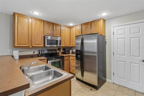 Touwnhouse à vendre à Oviedo, Floride: 3 chambres, 137.5 m2 № 2224883 - photo 11