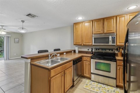 Touwnhouse à vendre à Oviedo, Floride: 3 chambres, 137.5 m2 № 2224883 - photo 10