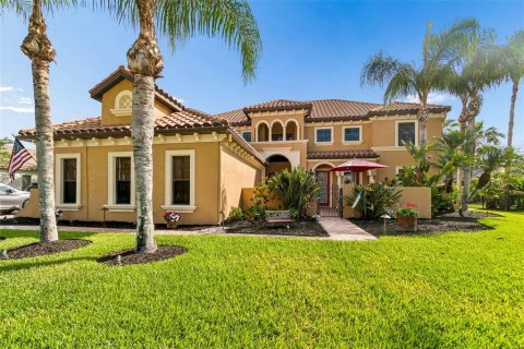 House in Land O' Lakes, Florida 6 bedrooms, 399.48 sq.m. № 2130971 - photo 5