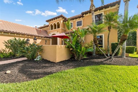 House in Land O' Lakes, Florida 6 bedrooms, 399.48 sq.m. № 2130971 - photo 6